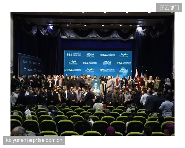 中卫组合穆罕默德·حسین کنعانی‌زادگان与 شجاع خلیل‌زاده在俱乐部赛季均保持超过2000分钟出场，默契度是防线关键。